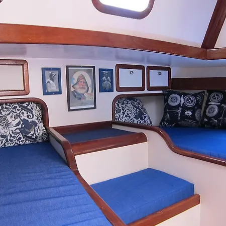 Botel Vientos Del Sur *