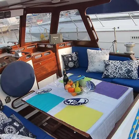 Vientos Del Sur Botel *