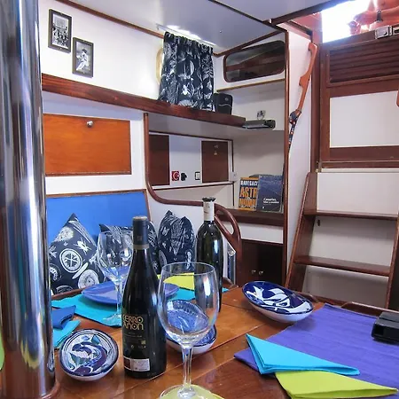 Vientos Del Sur Botel *